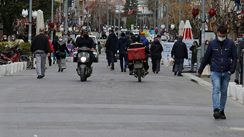 Koronavirüste batıdaki tek düşük riskli il olan Uşakta kontrollü normalleşme sevinci