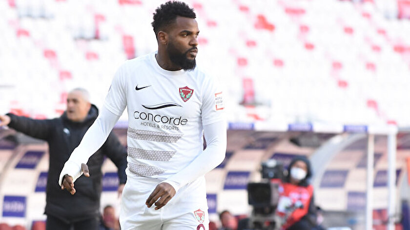Süper Ligin golcüsü Aaron Boupendza Sivasspor maçına alçıyla çıktı