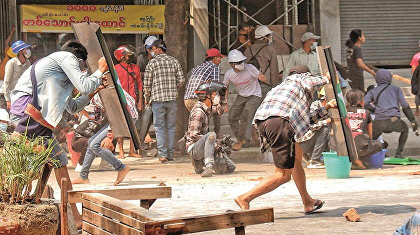 Myanmar’da kanlı gün