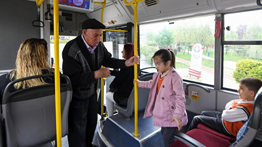 İstanbulda 65 yaş üstü ile 20 yaş altına uygulanan toplu taşıma kısıtlaması kaldırıldı