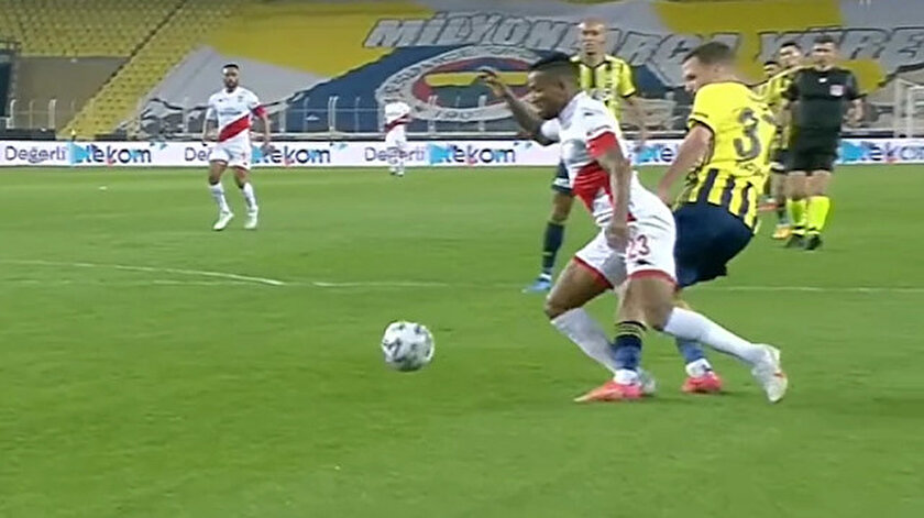 Antalyaspor-Fenerbahçe maçında tartışılan pozisyon: Penaltı mı, değil mi?