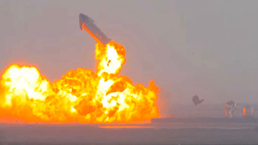 SpaceXin Mars aracı Starship, deneme uçuşu sonrası yere indikten sonra infilak etti