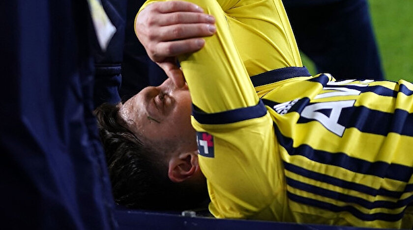 Fenerbahçenin yıldızı Mesut Özilin bileği döndü: Yıldız futbolcunun durumu ciddi olabilir