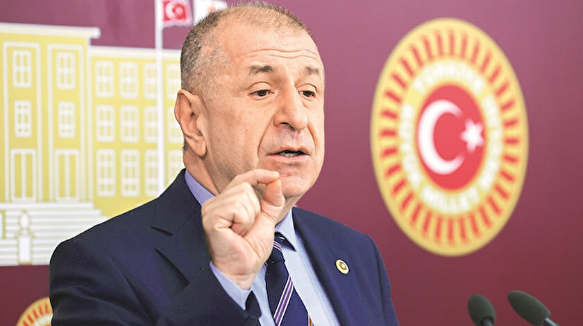 FETÖ ile suçlayıp istifa etti