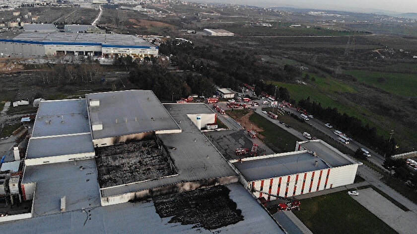 Tuzlada yanan et üretim fabrikasındaki yangın: İki kişinin cesedine ulaşıldı