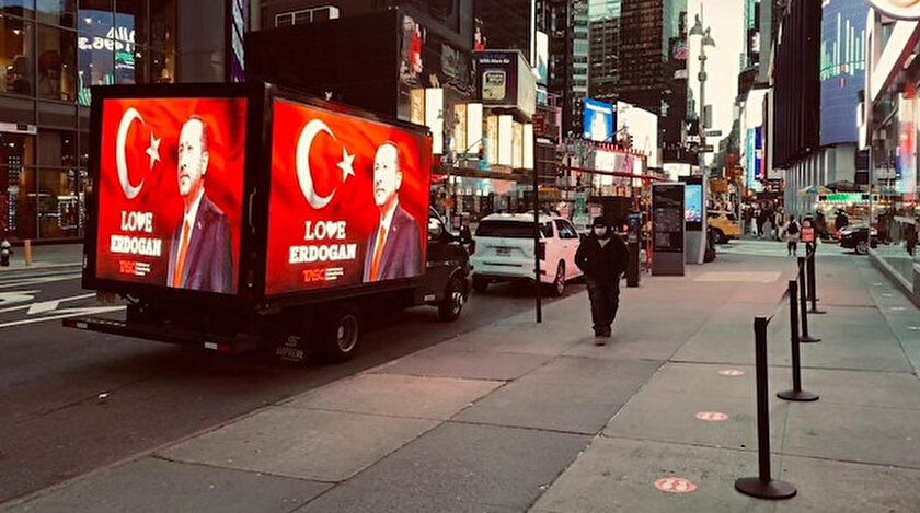 Cumhurbaşkanı Erdoğan sevgisi Times Meydanı’nda: Love Erdogan