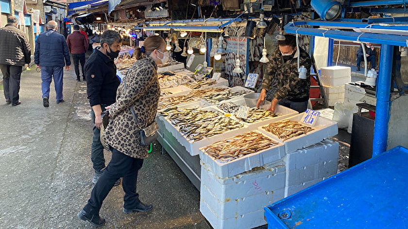 Trabzonda balıkçı tezgahlarında hamsinin yerini diğer çeşitler aldı - Trabzon haberleri