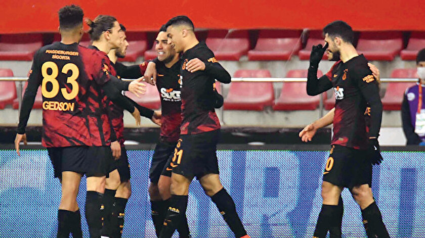 Galatasaray krizden çıktı