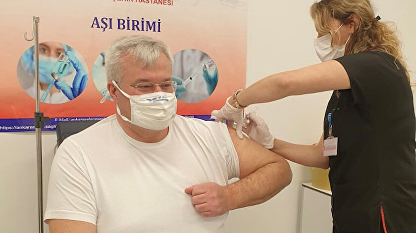 Ukraynalı Büyükelçi Sybiha’dan Türkiye’nin Kovid-19 aşılama performansına övgü