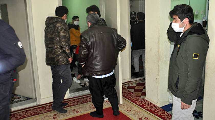 Yüksek riskli il kategorisinde bulunan Karamandaki bir taziye evinden 61 kişi çıktı