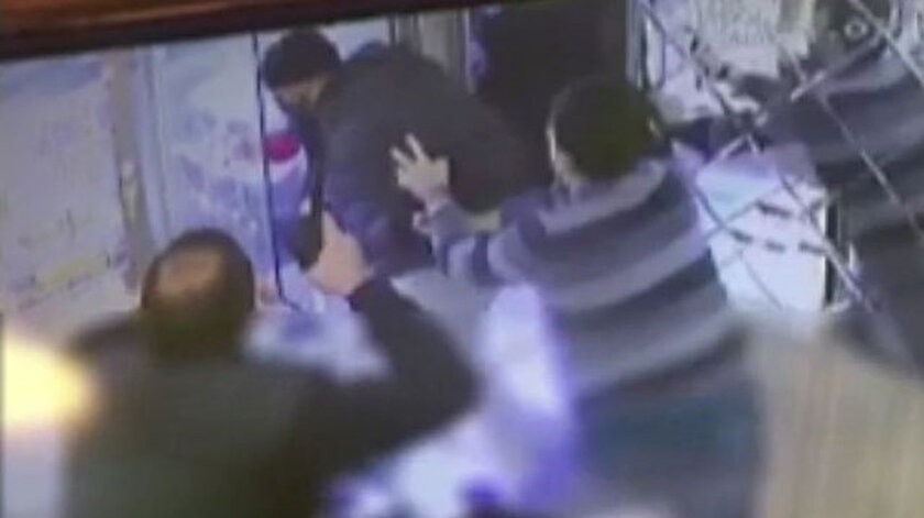 Bağcılarda silahlı soygun girişimi: Kuyumcu da silah çıkarınca arkasına bakmadan kaçtı