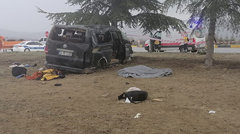 Ispartada iki aracın çarpışması sonucu 3 kişi öldü, 8 kişi yaralandı - Isparta son dakika haberleri