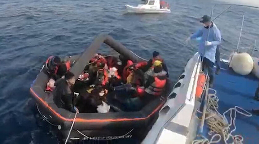 Yunanistan yine ölüme terk etti: 27 kaçak göçmeni Türk Sahil Güvenliği kurtardı