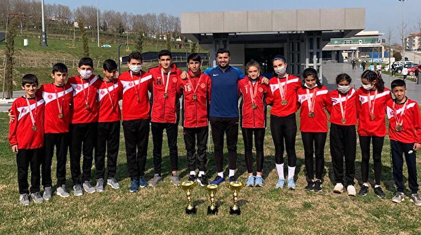 Albayrak Spor 2 bin metre kros yarışmasında şampiyon oldu