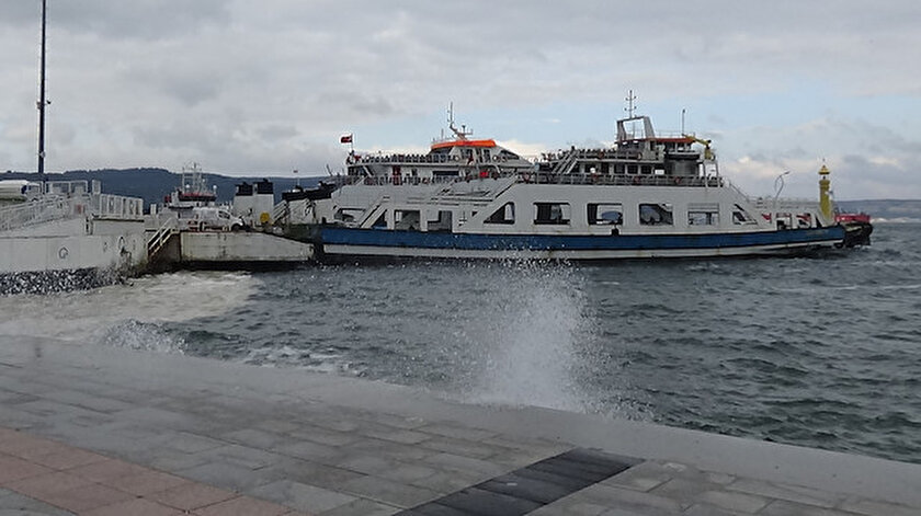 Gökçeada ve Bozcaada feribot seferlerine fırtına engeli