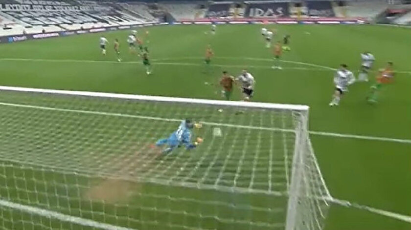 Beşiktaş-Alanyaspor maçında Marafonadan büyük hata