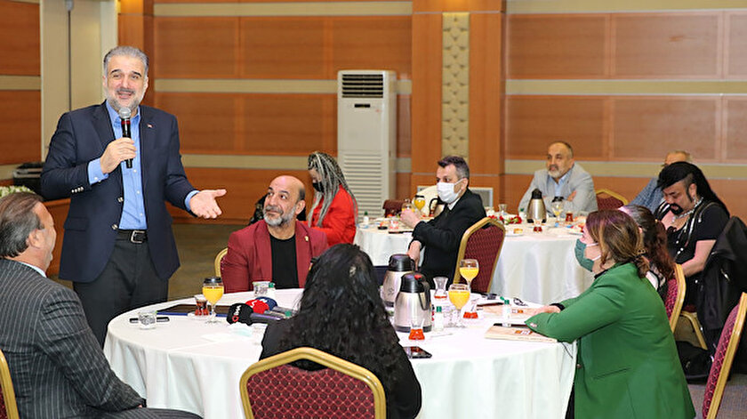 AK Parti İstanbul İl Başkanı Osman Nuri Kabaktepe, Roman temsilcileriyle buluştu: Hep beraber kardeş olduğumuza inanan bir anlayıştan geliyoruz