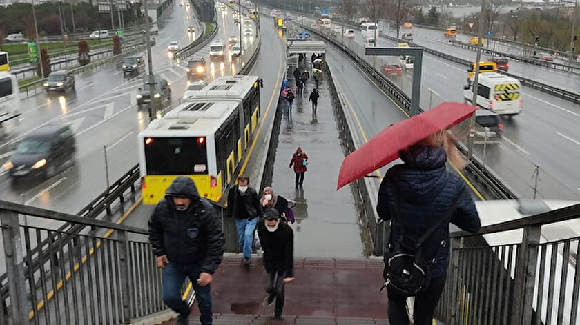 İstanbul’da soğuk ve yağışlı hava etkili oluyor