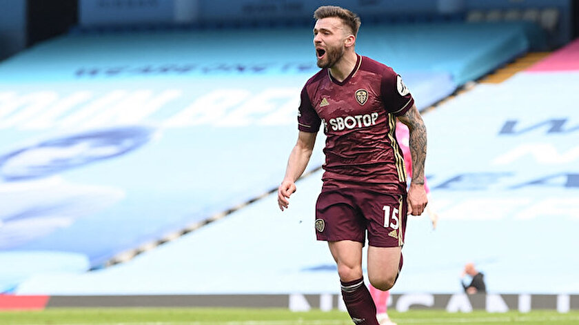 Leeds United iki şutta Manchester Cityi devirdi