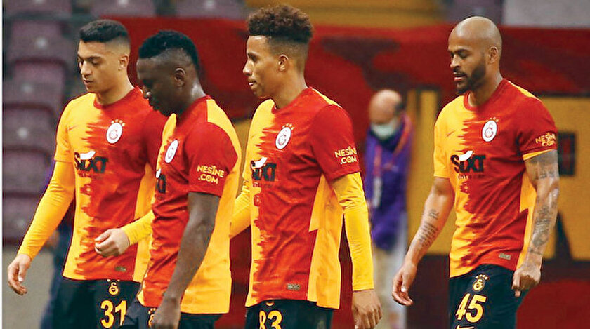 Aslan kan kaybediyor