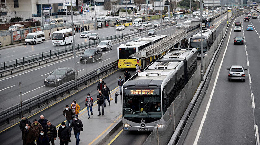 İstanbulda sokağa çıkma kısıtlamasının sona ermesiyle trafik yoğunluğu arttı