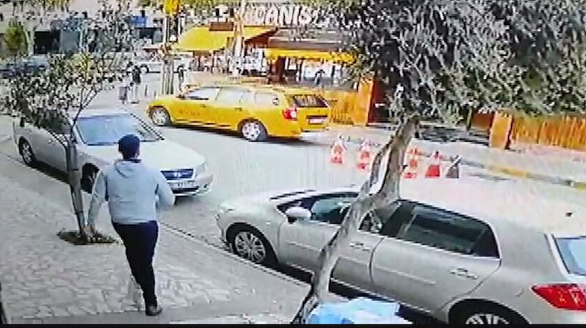 İzmir’de film gibi olay: Kaçırdığı taksi ile yayaya çarpan kadın kovalamaca sonucu yakalandı