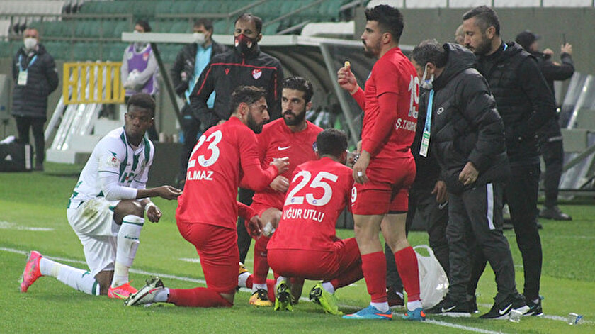 GZT Giresunspor-Keçiörengücü maçında futbolcular oruçlarını açtı