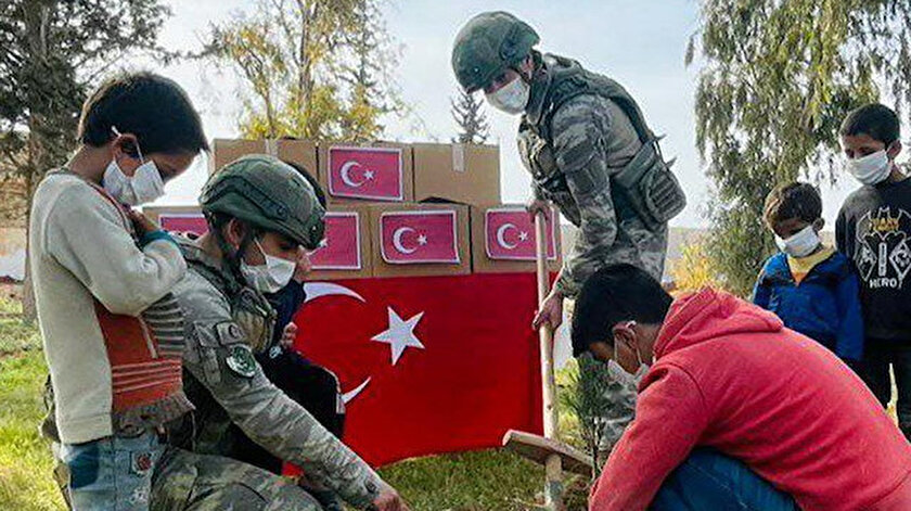 Kahraman Mehmetçik Suriye’de insani yardıma devam ediyor