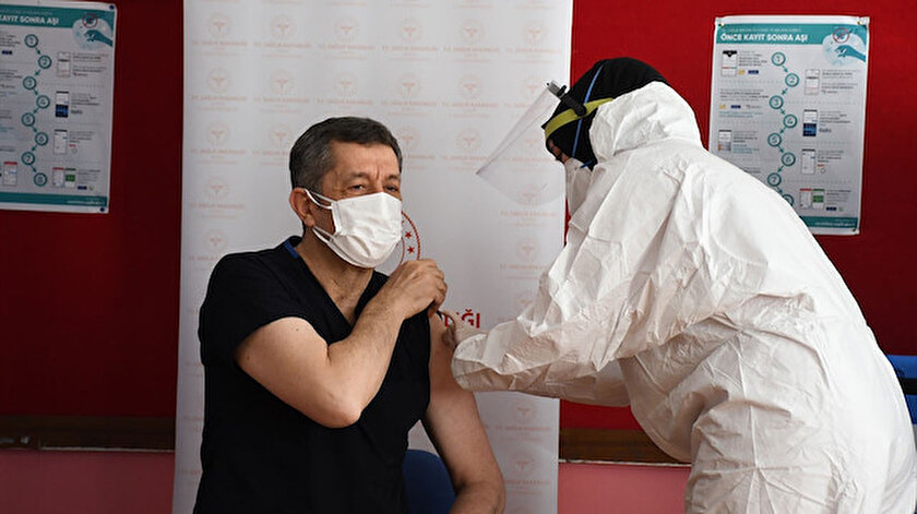 425 bin öğretmen aşı randevusuna dahil edildi