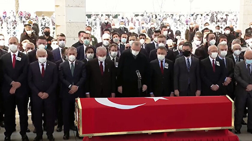 Eski Başbakan Yıldırım Akbuluta veda: Cenaze törenine Erdoğan da katıldı