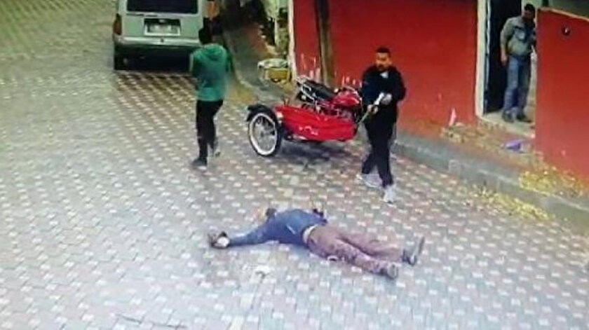 Sokak ortasında pompalı dehşeti: Annesinin eski eşini öldürdü