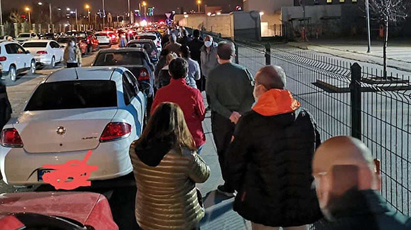 55 yaş üzeri vatandaşlar hastanelerde aşı kuyruğu oluşturdu
