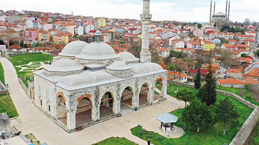 Selimiye’nin gölgesindeki şaheser: Muradiye Camii
