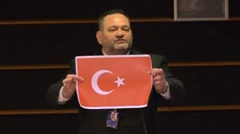 Türk bayrağını yırtan hadsiz Yunan vekil tutuklandı