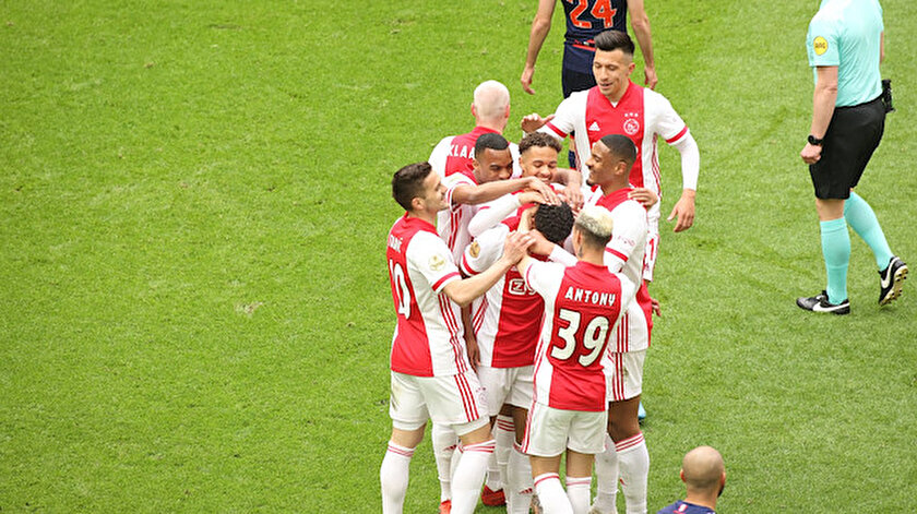 Hollandada şampiyon Ajax
