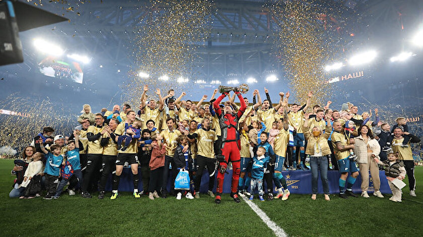 Rusyada şampiyon Zenit oldu: Artem Dzyubanın kostümü gündeme oturdu