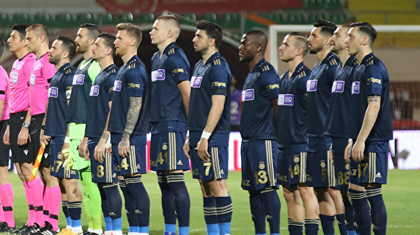 Fenerbahçede 5 eksik, 7 isim de sınırda