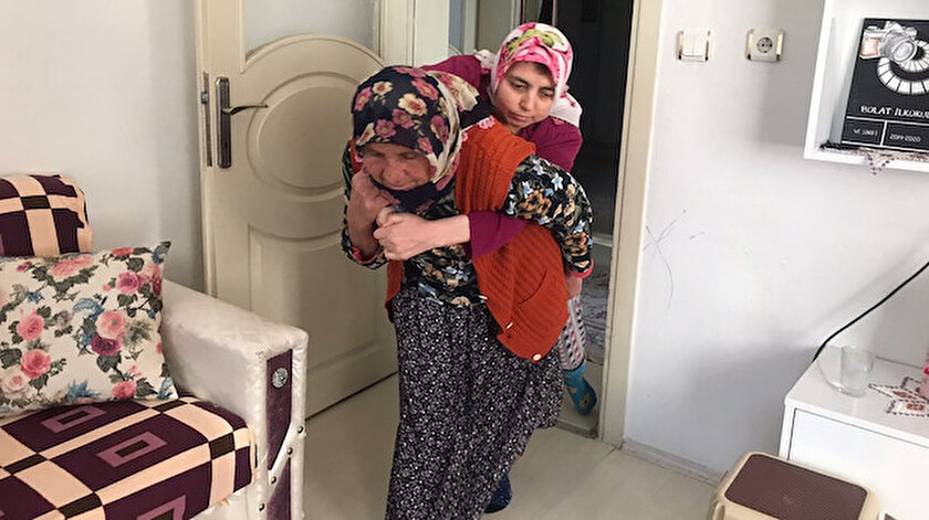 81 yaşındaki fedakâr anne 43 ve 55 yaşlarındaki engelli evlatlarına gözü gibi bakıyor