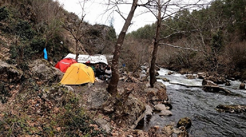 Derenin bir tarafı 40 derece diğer tarafı 5 derece akıyor