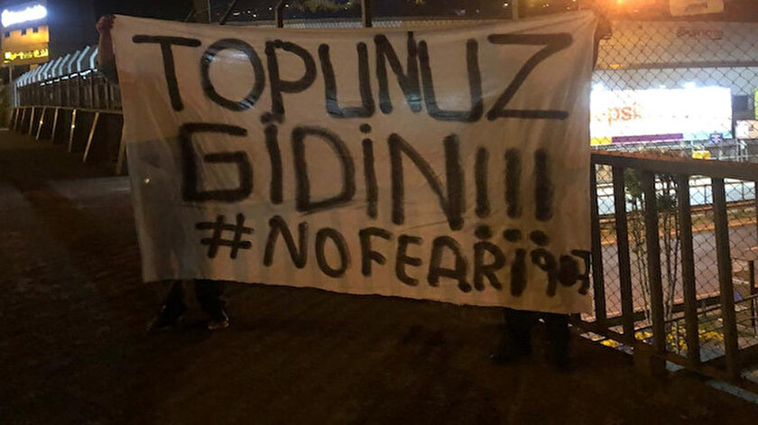 Fenerbahçe taraftarından isyan: Topunuz gidin!