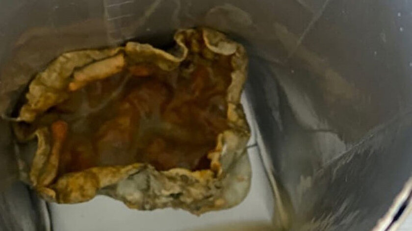 Turizm Bakanı Ersoy’un eşi paylaştı: Meyve suyu paketinden mide bulandıran cisim çıktı