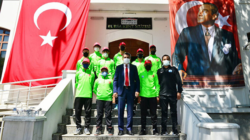 Yıldırımda 19 Mayıs coşkusu sokaklara taştı