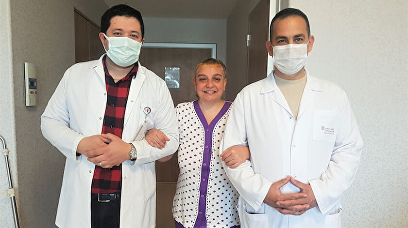 Selfie çekerken kendinde gariplikler hisseden kadın hastaneye koştu: Beyin tümörü saptandı