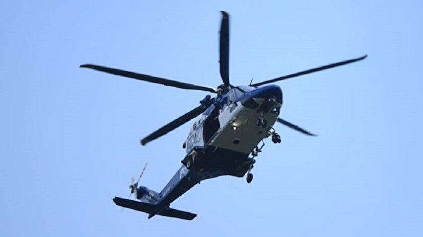 Yeni Zelandada bir firari teslim olmak için polis merkezine helikopterle gitti