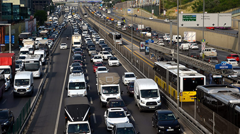 İstanbulda kısıtlama öncesinde trafik yoğunluğu