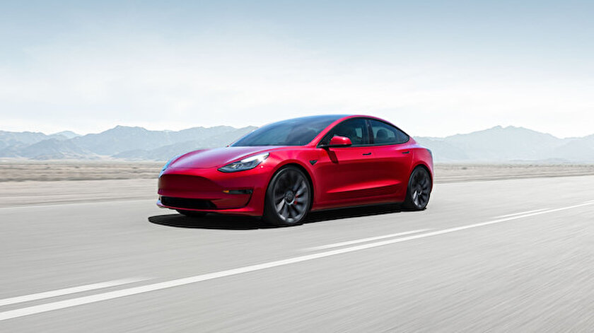 Teslanın otomatik pilot kameraları suçluların yakalanmasını sağladı