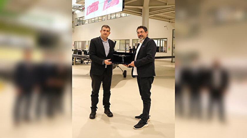 Arnavutluk İçişleri Bakanı Çuçi Bayraktar TB2yi inceledi