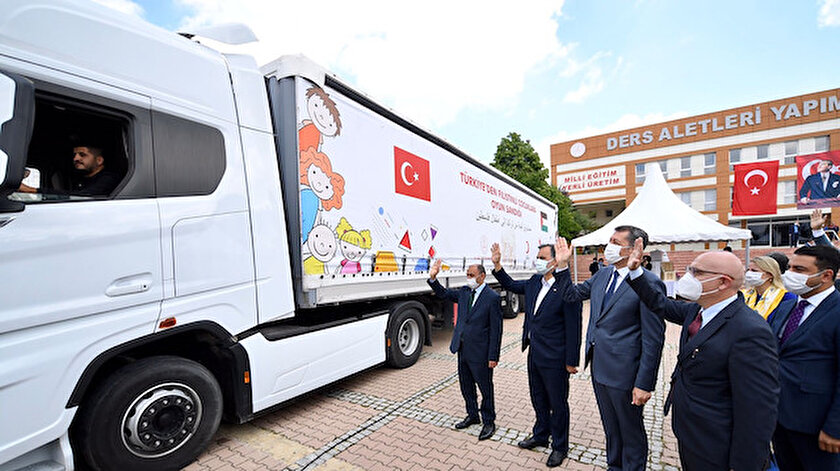 Türkiyeden Filistinli çocuklara oyun sandığı: MEBin hazırladığı eğitim setleri yola çıktı