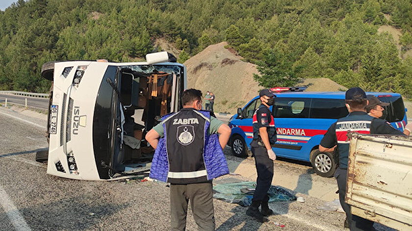 Denizlide midibüs devrildi: 19u çocuk 22 kişi yaralandı