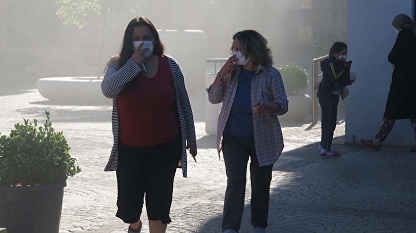 Ümraniyede kapalı otoparktaki otomobil yandı: Site sakinleri panik yaşadı